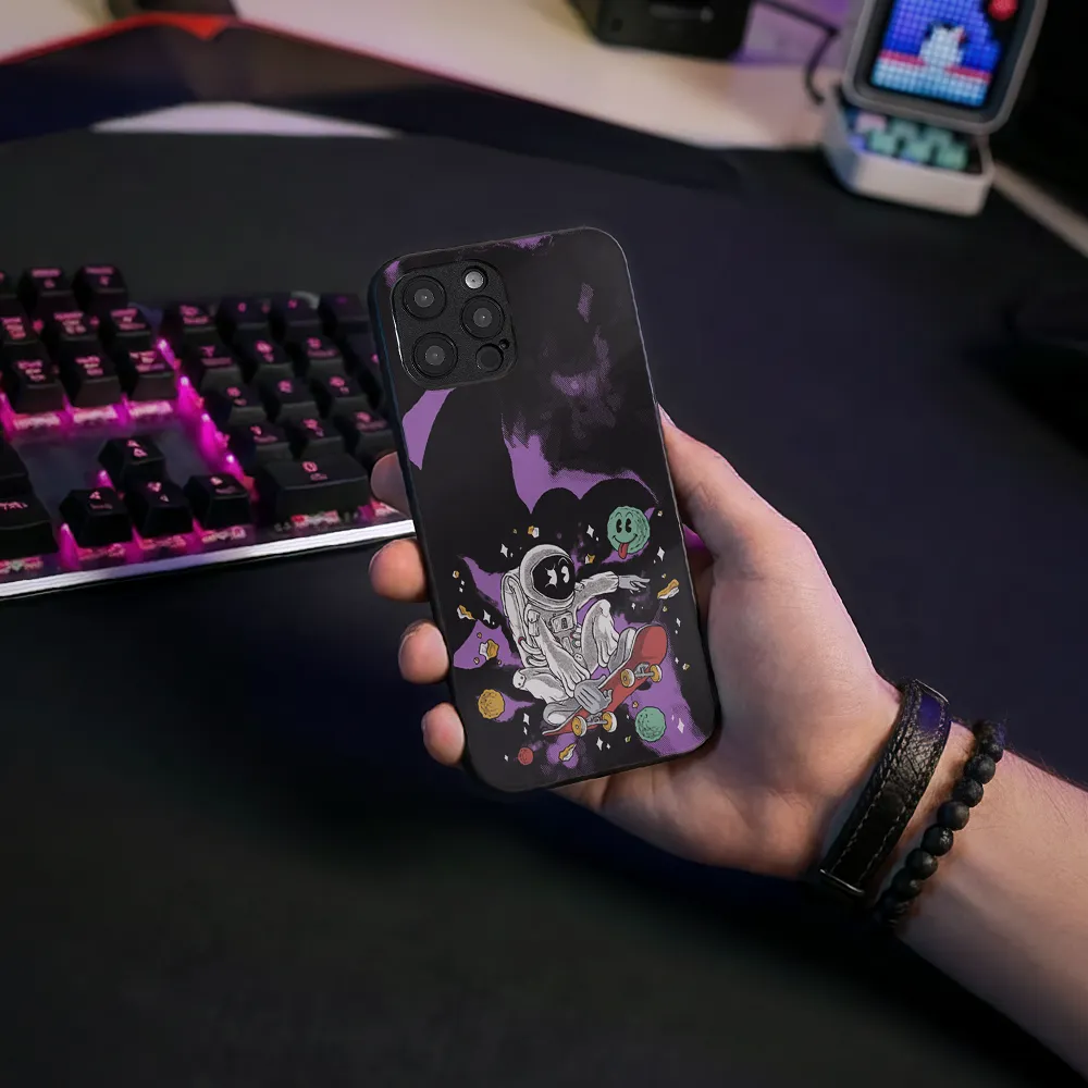 Glass Phone Case Skater Astronaut - Image 6