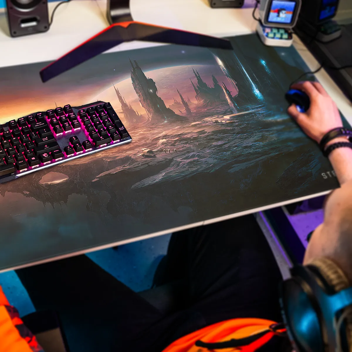 Mousepad Dead City by Kentaro Kanamoto - Image 2