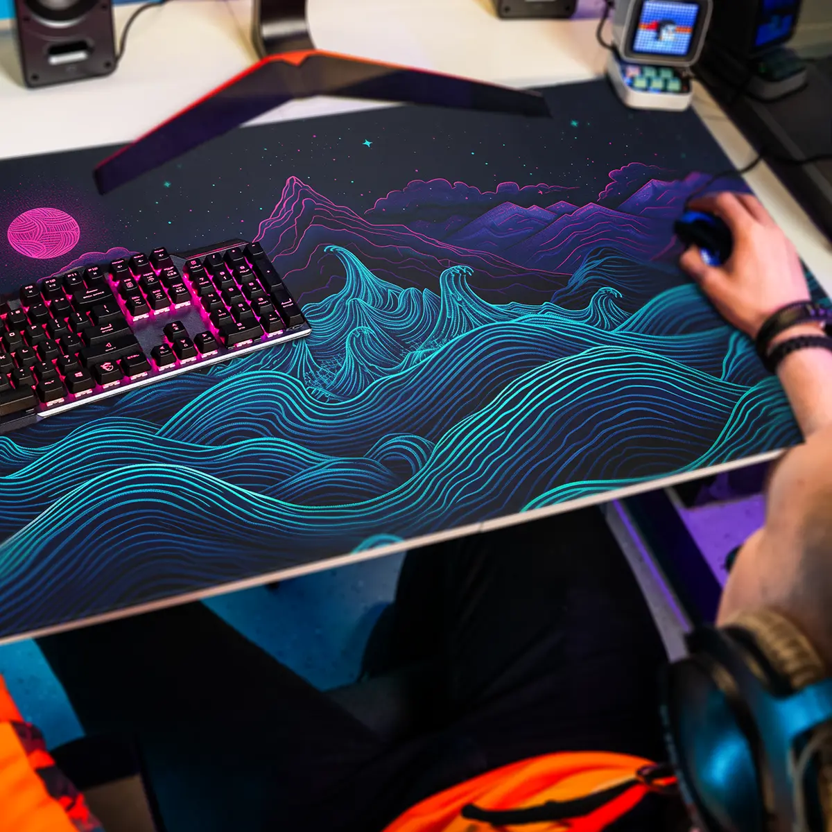 Mousepad Retrowave Mountains - Image 2
