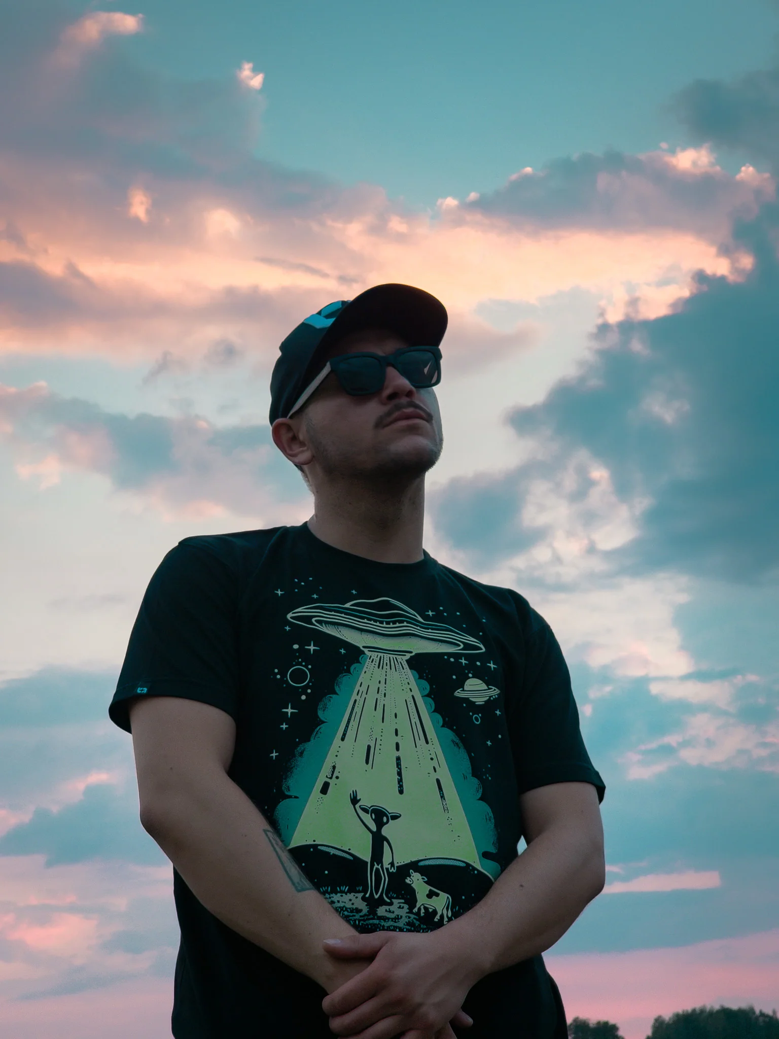 T-shirt Cosmic Cow Abductors - Image 7